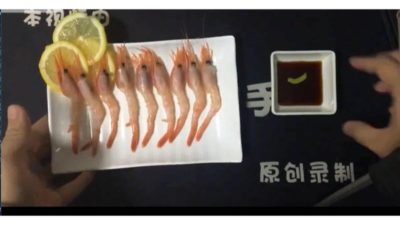 90后孤寡老人吃不起刺身,于是贪小便宜在网上花39.9买了一盒北极虾,到货后傻了,这是冷冻的啊